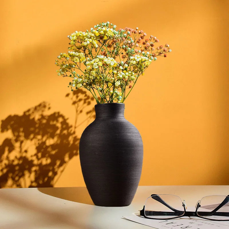 Minimalistische Keramikvase
