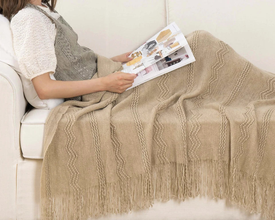 Boho Strickdecke – Weiche leichte Acryl-Decke mit Fransen