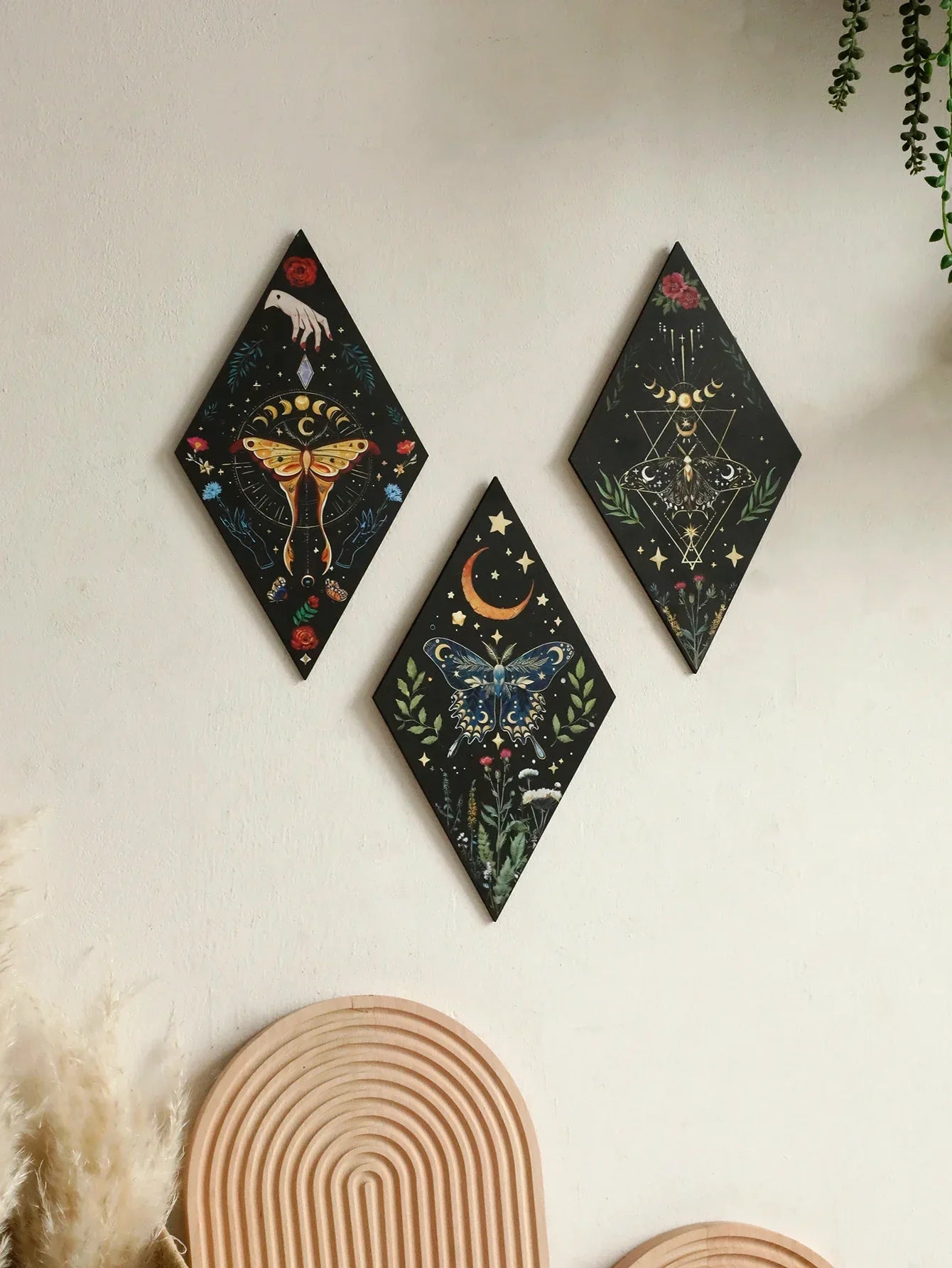 Schmetterling & Mond Holz Wandkunst – Handgemalte nordische Boho Wohnkultur Akzent
