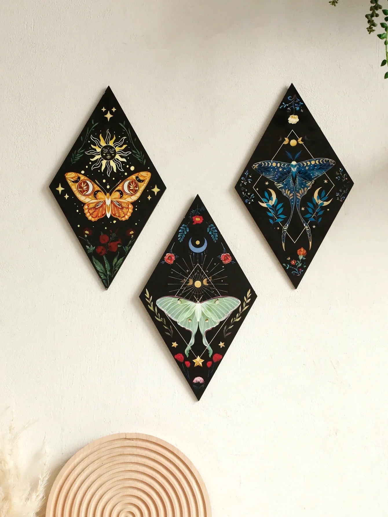 Schmetterling & Mond Holz Wandkunst – Handgemalte nordische Boho Wohnkultur Akzent