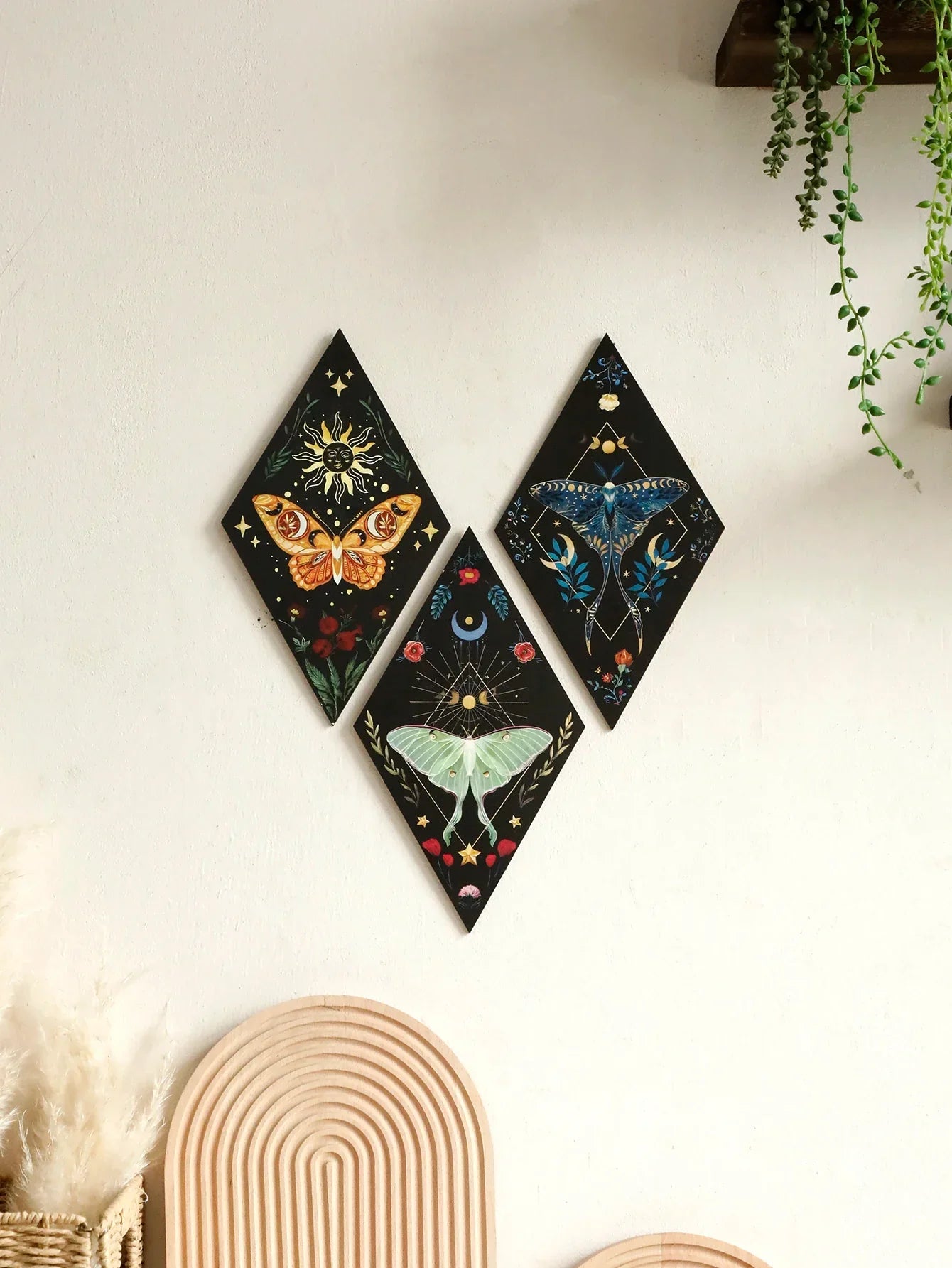 Schmetterling & Mond Holz Wandkunst – Handgemalte nordische Boho Wohnkultur Akzent