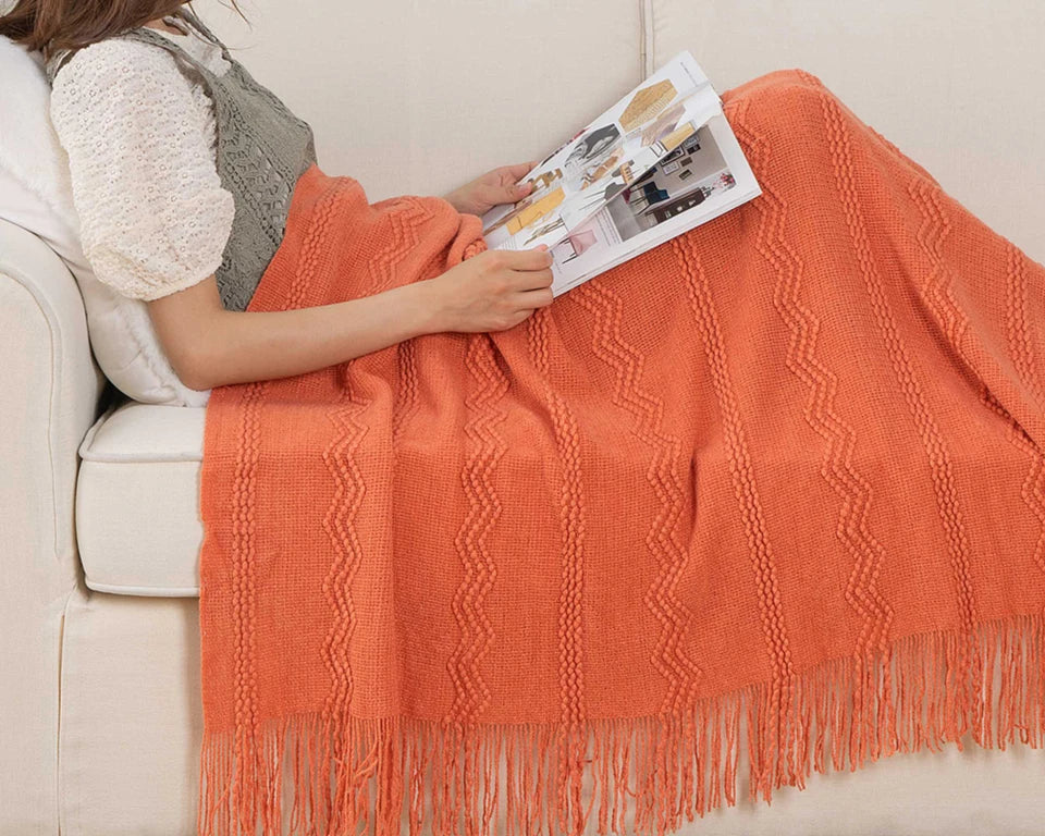 Boho Strickdecke – Weiche leichte Acryl-Decke mit Fransen