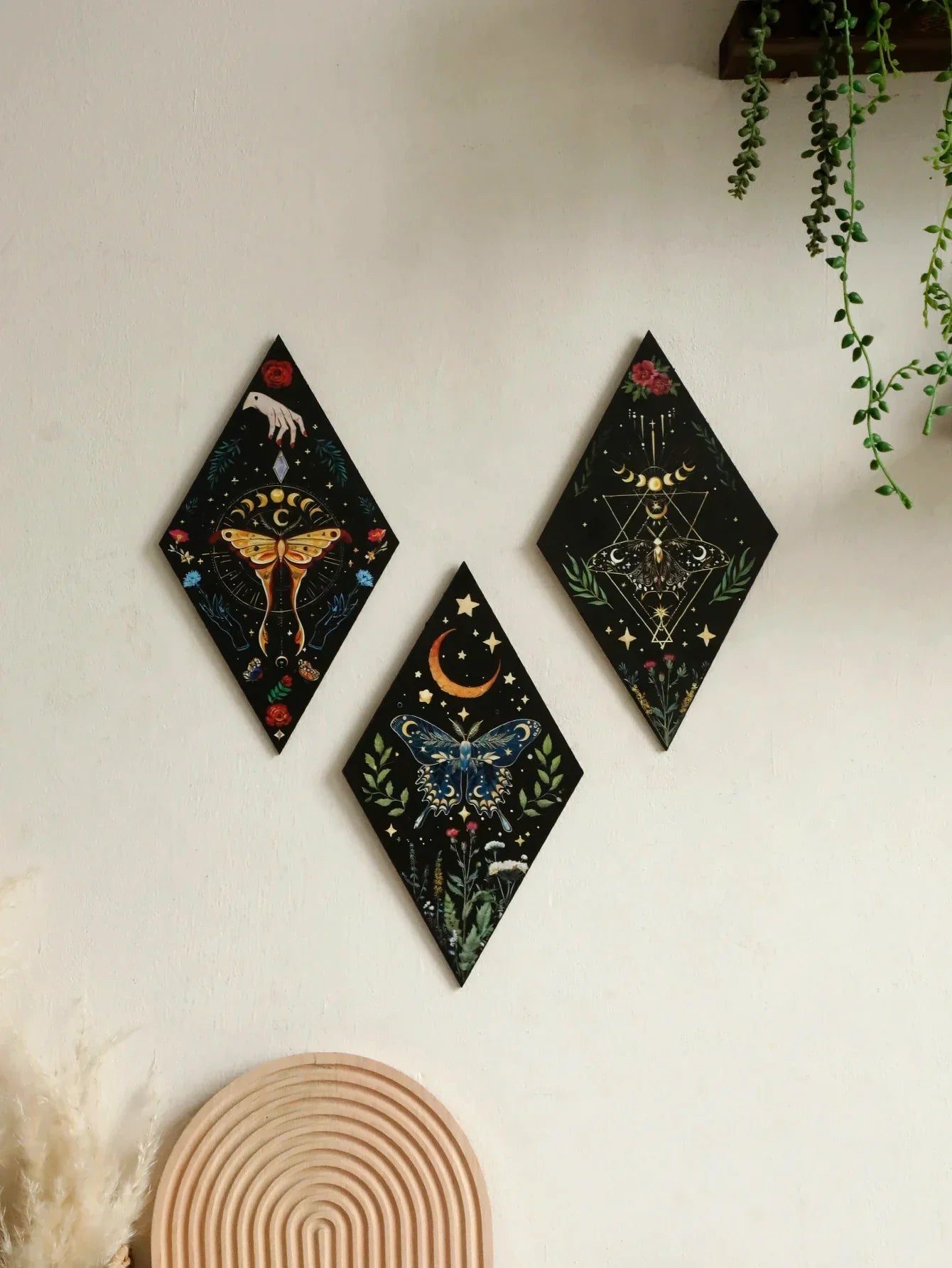 Schmetterling & Mond Holz Wandkunst – Handgemalte nordische Boho Wohnkultur Akzent