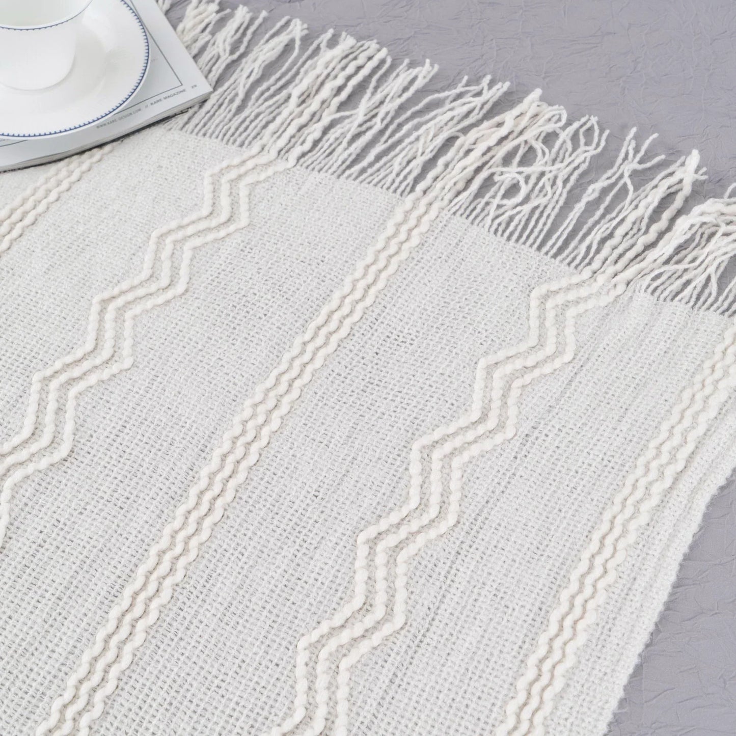 Boho Strickdecke – Weiche leichte Acryl-Decke mit Fransen